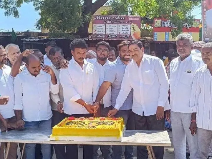 ఘనంగా ఎమ్మెల్యే జన్మదిన వేడుకలు