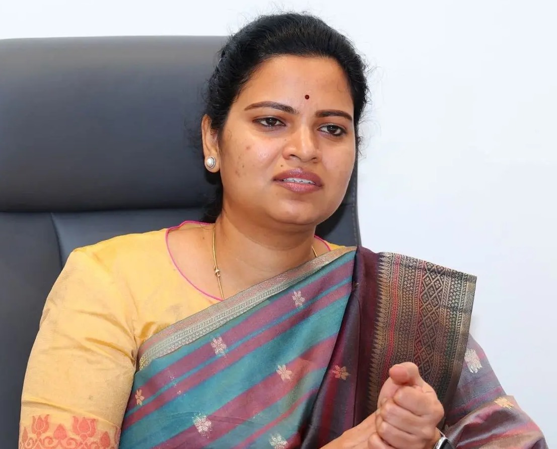 వైసీపీ నేతలు హౌస్ అరెస్ట్
