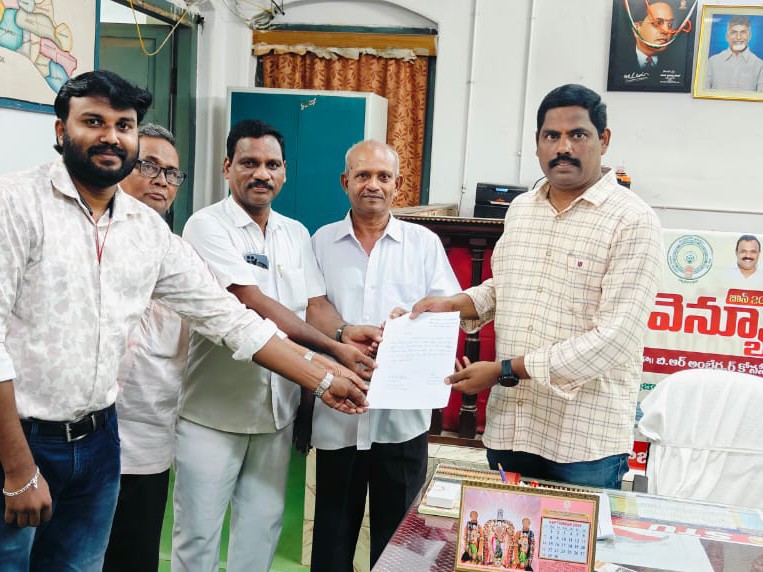 సమస్యలు పరిష్కరించాలని VRAలు నిరసన