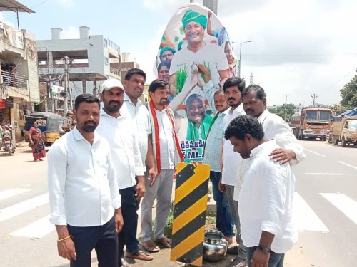 ఎమ్మెల్యే BLR చిత్రపటానికి పాలాభిషేకం