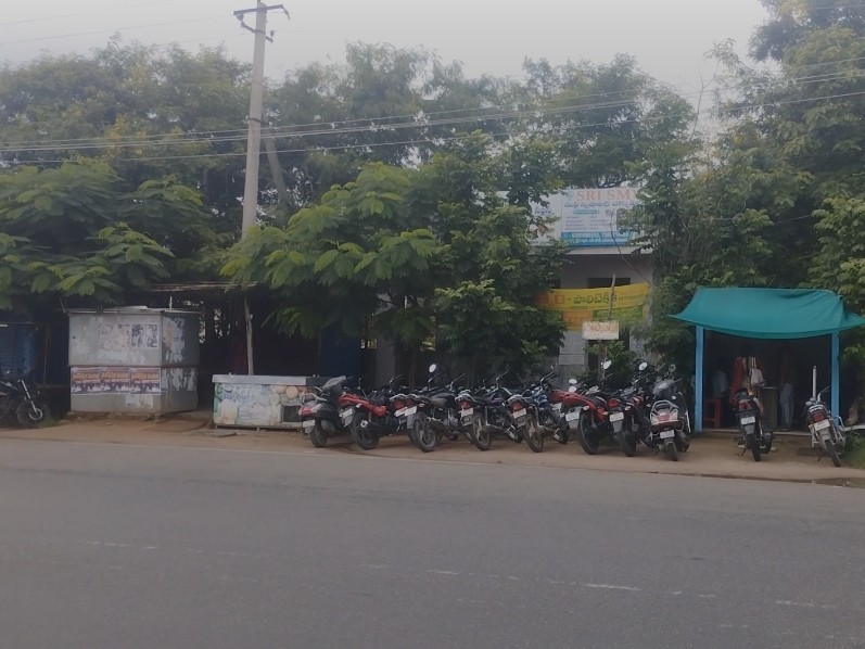 బస్ స్టాప్‌కు దారి ఎక్కడ?