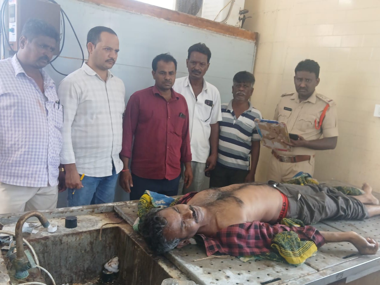 జీవితంపై విరక్తి చెంది ఉరి వేసుకుని ఆత్మహత్య