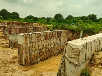 నత్తనడకన బ్రిడ్జి నిర్మాణ పనులు