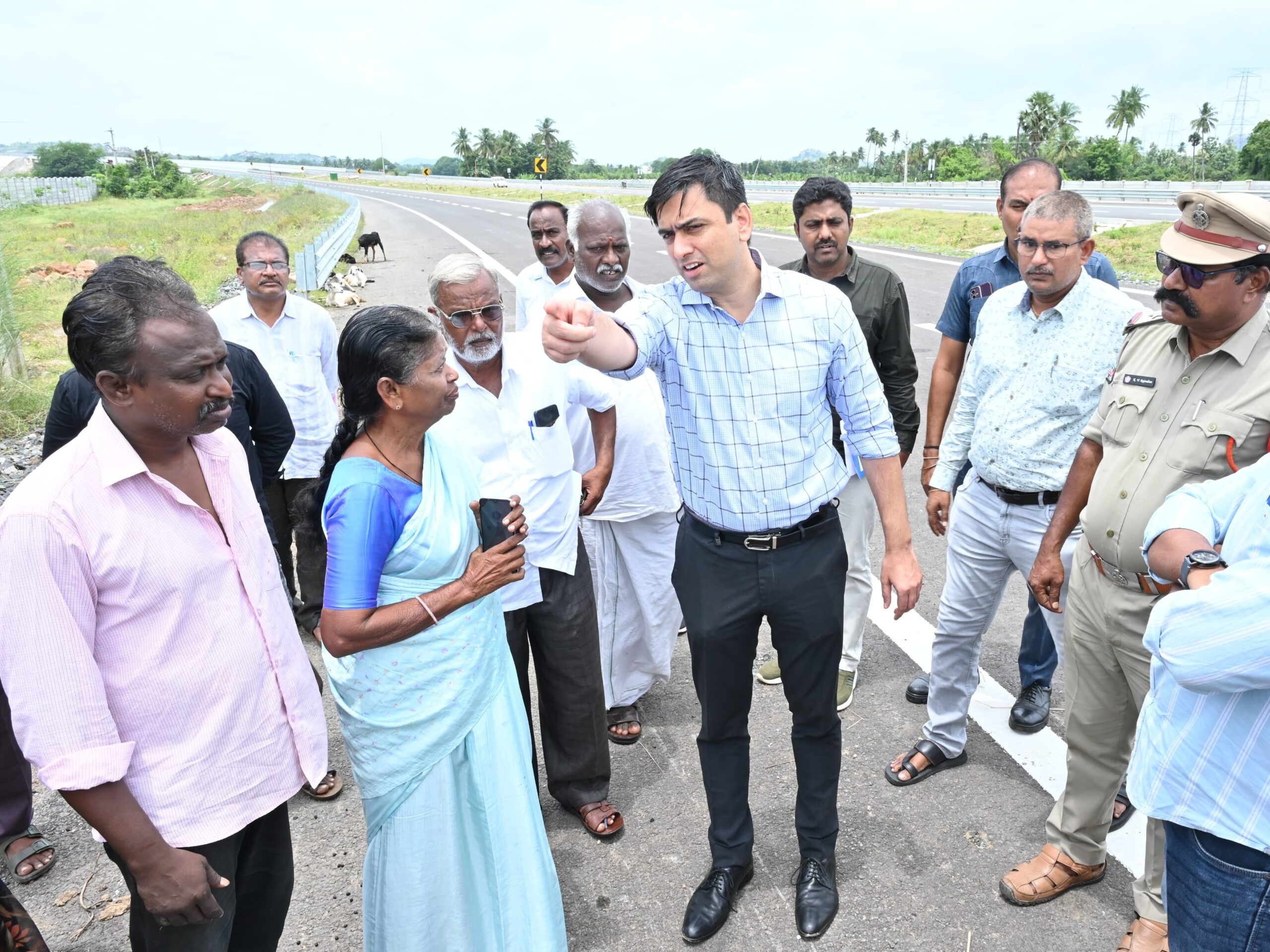 స్మశానానికి దారి ఏర్పాటుకు చర్యలు: కలెక్టర్