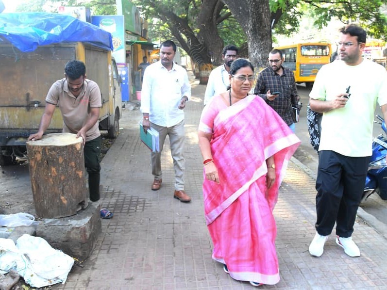 ప్రధాన రహదారులపై ఆక్రమణలు తొలగించండి: జీవీఎంసీ కమిషనర్