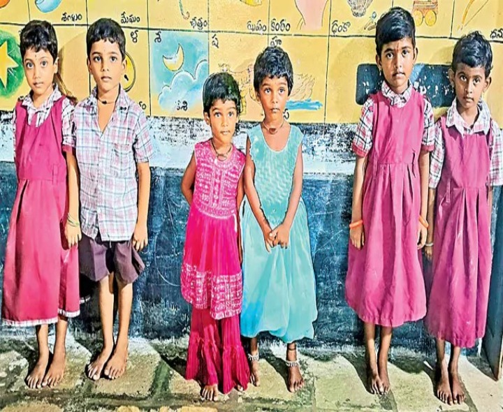 16 మంది విద్యార్థులలో.. కవలలే ముగ్గురు