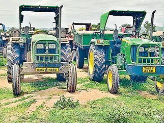 అక్రమ తవ్వకం.. యథేచ్చగా రవాణా