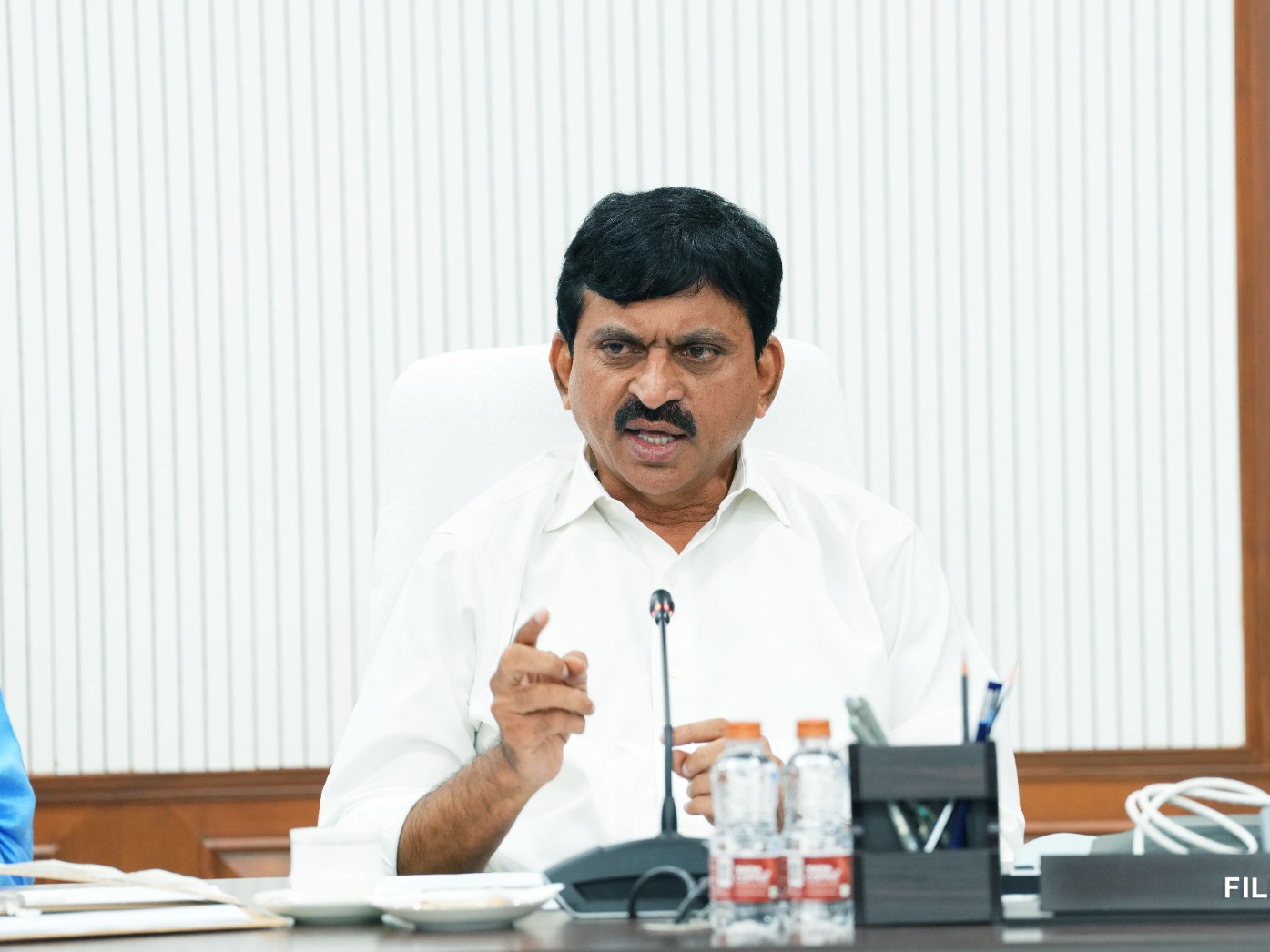 లంచగొండులపై కఠిన చర్యలు తీసుకుంటాం: మంత్రి