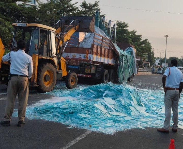 విజయవాడలో తప్పిన పెను ప్రమాదం
