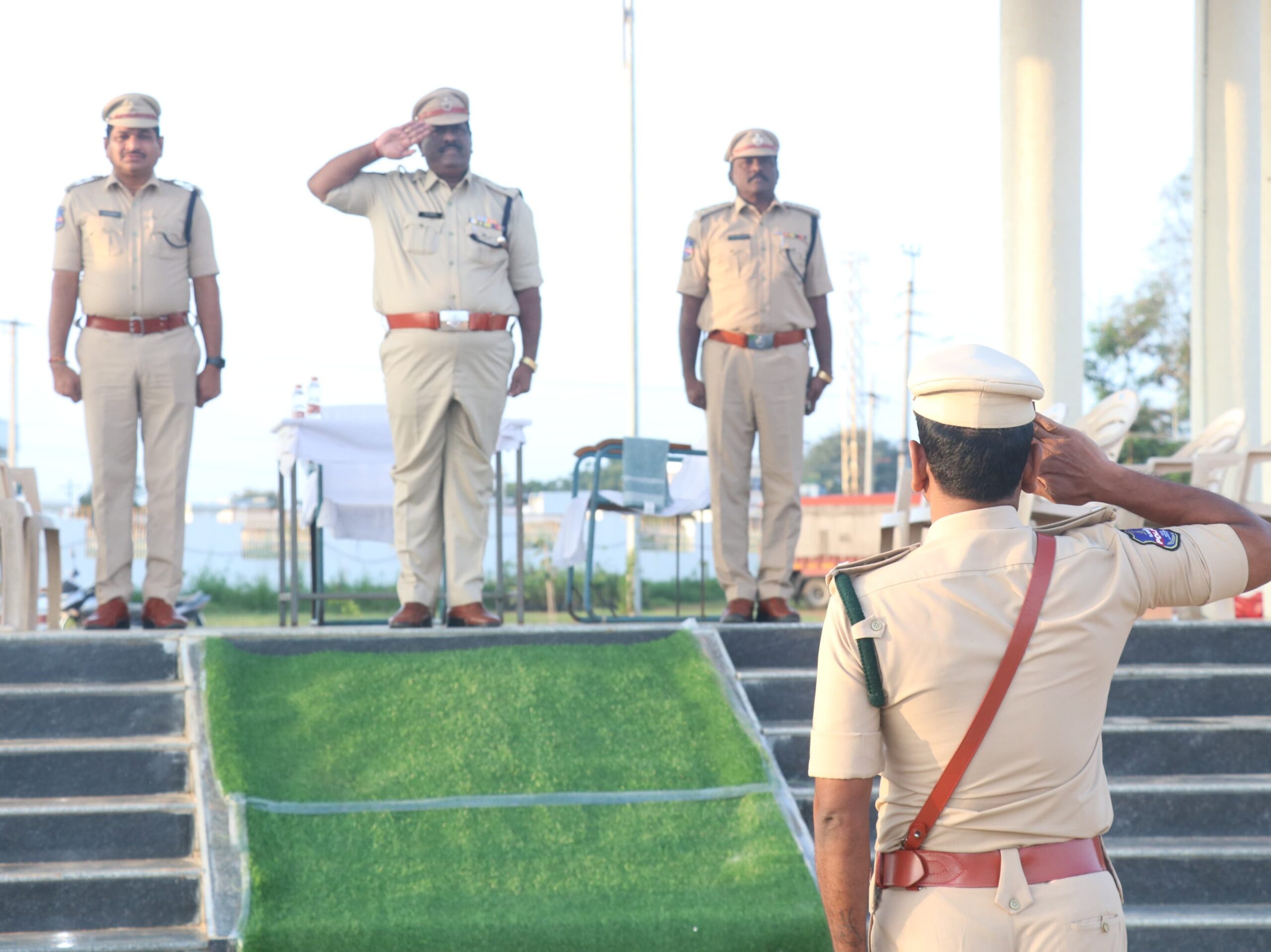 పోలీస్ పరేడ్.. హాజరైన అదనపు ఎస్పి