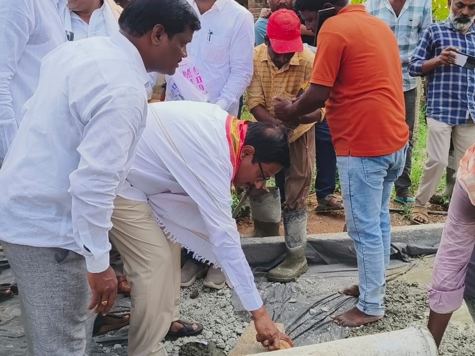 అభివృద్ధే ముఖ్యం: ఎమ్మెల్యే