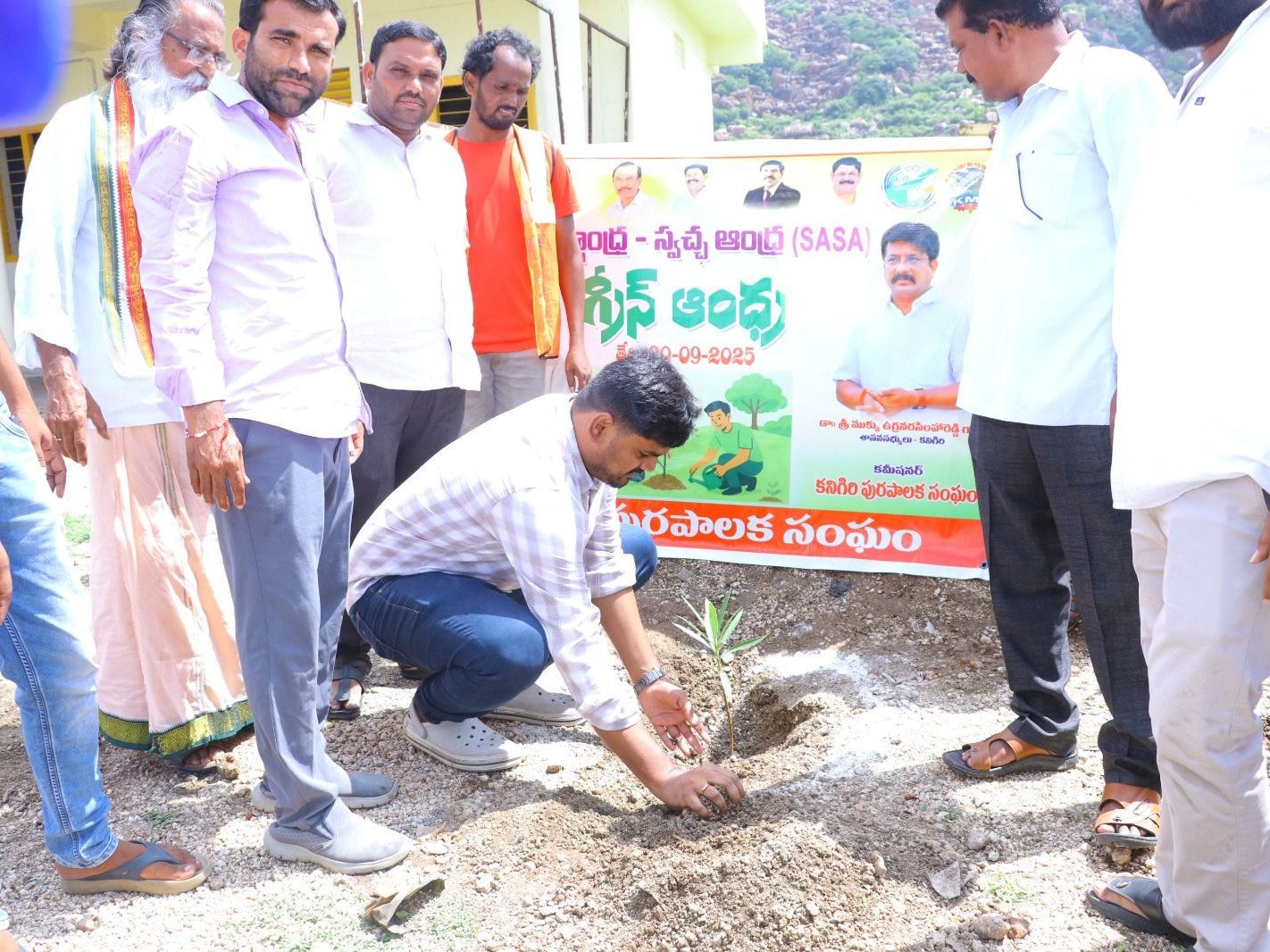 ప్లాస్టిక్ వాడకాన్ని తగ్గించుకోవాలి: కమిషనర్