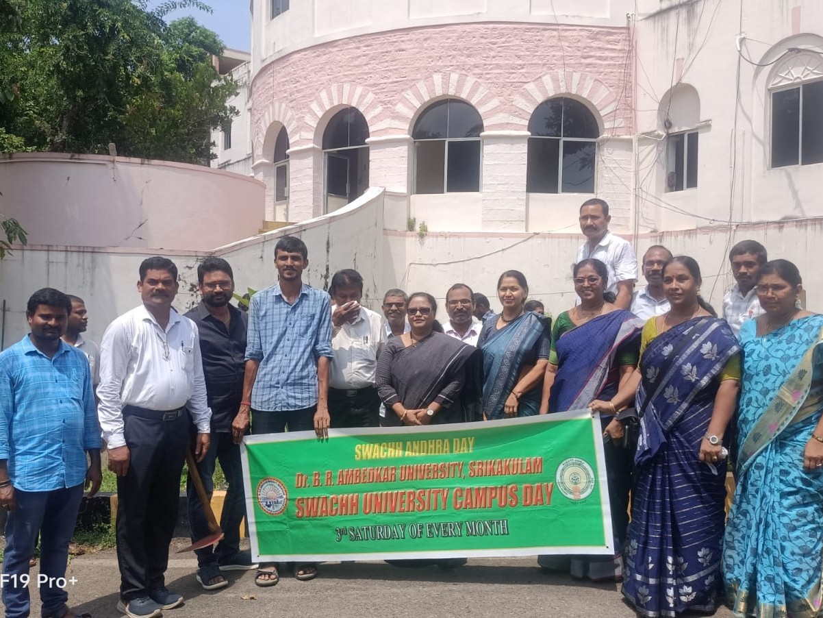 వర్శిటీలో స్వచ్ఛ క్యాంపస్
