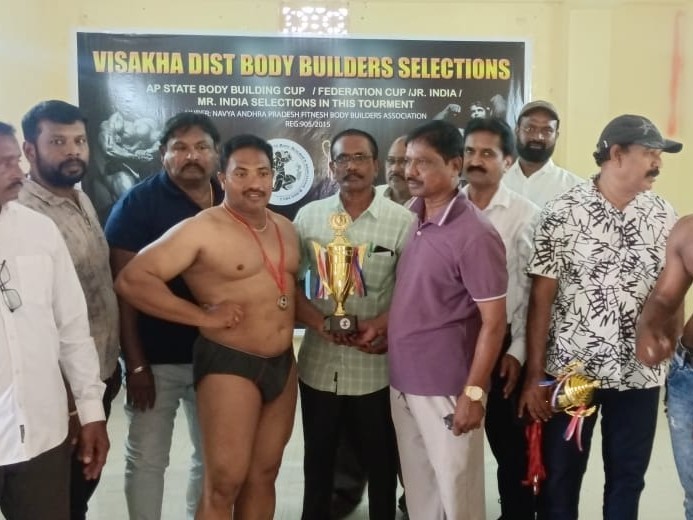 జాతీయ స్థాయి బాడీ బిల్డింగ్ పోటీలకు ఉపాధ్యాయుడు