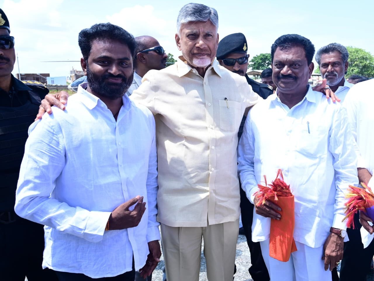 సీఎంను కలిసిన టీటీడీ బోర్డు సభ్యుడు జంగా
