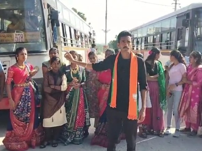 చీకటిమామిడి చౌరస్తాలో బీజేపీ శాంతియుత నిరసన