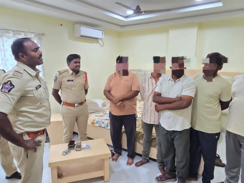 పేకాట ఆడుతున్న ఐదుగురు అరెస్ట్