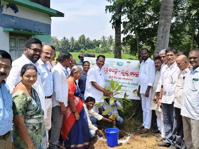పర్యావరణం పట్ల  ప్రతి ఒక్కరు దృష్టి సారించాలి: ఎమ్మెల్యే