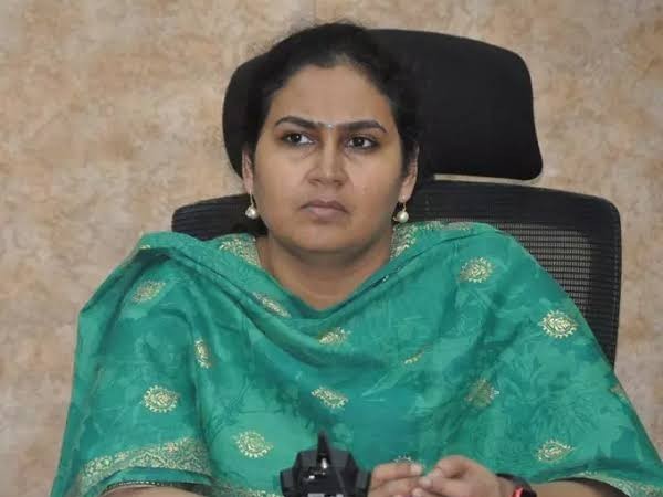 అనధికార భవన నిర్మాణాలపై చర్యలు చేపట్టండి : కమిషనర్