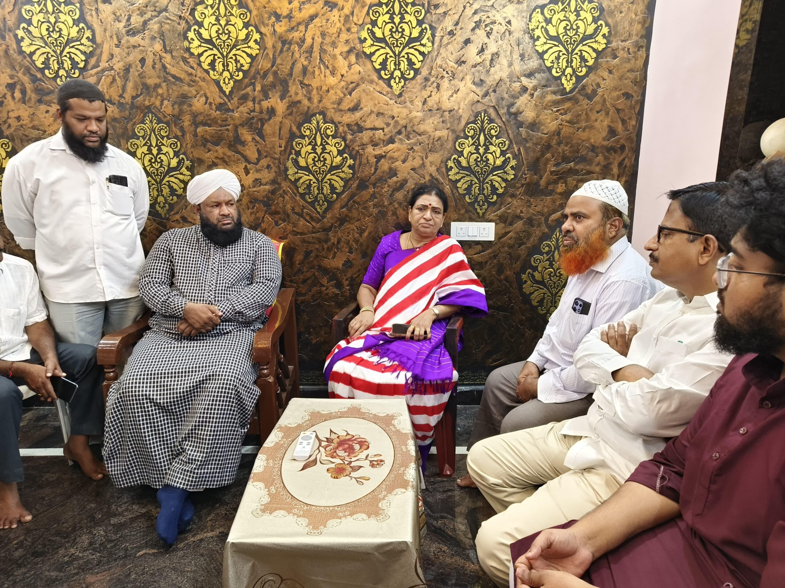 నిజాముద్దీన్ కుటుబ సభ్యులను పరామర్శించిన ఎంపీ, ఎమ్మెల్యే