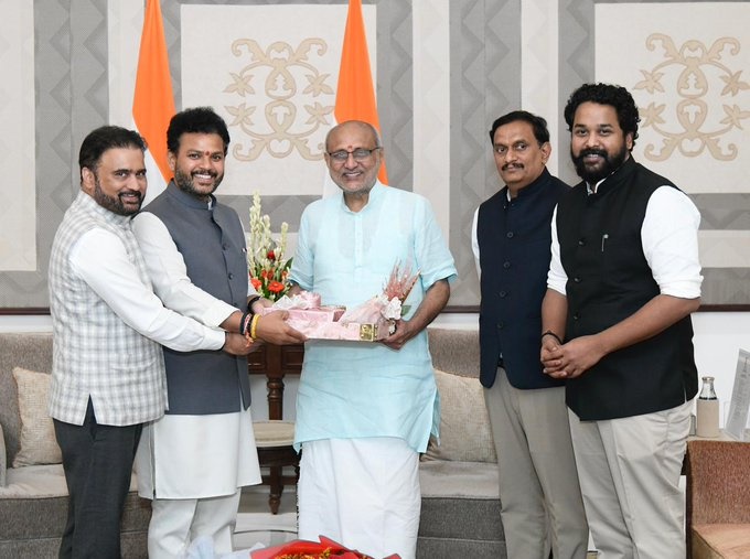 ఉపరాష్ట్రపతిని కలిసిన టీడీపీ నేతలు