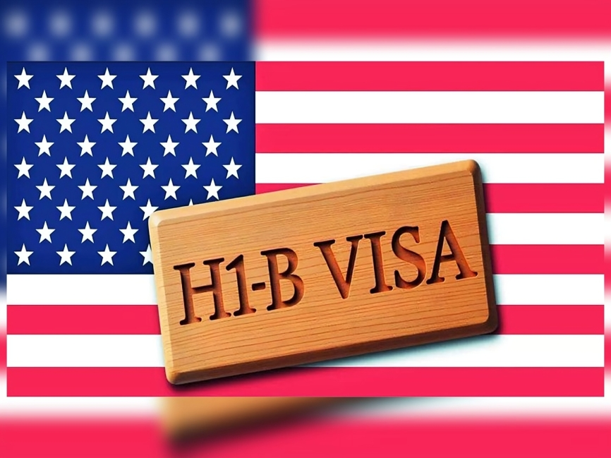 H-1B వీసా ఫీజు పెంపు.. కొందరికి మినహాయింపు!