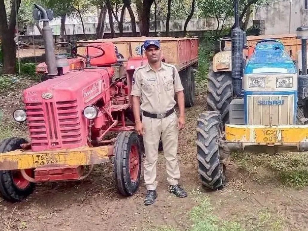 అక్రమ ఇసుక తరలింపు ట్రాక్టర్ల పట్టివేత