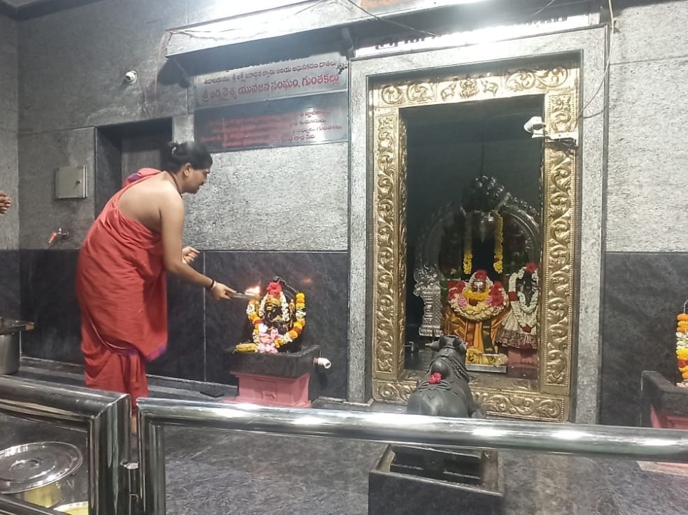 భక్తి శ్రద్ధలతో మాస శివరాత్రి పూజలు