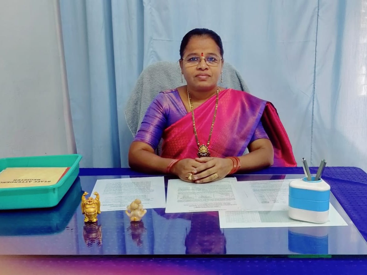 HM, వార్డెన్‌కు షోకాజ్ నోటీసులు