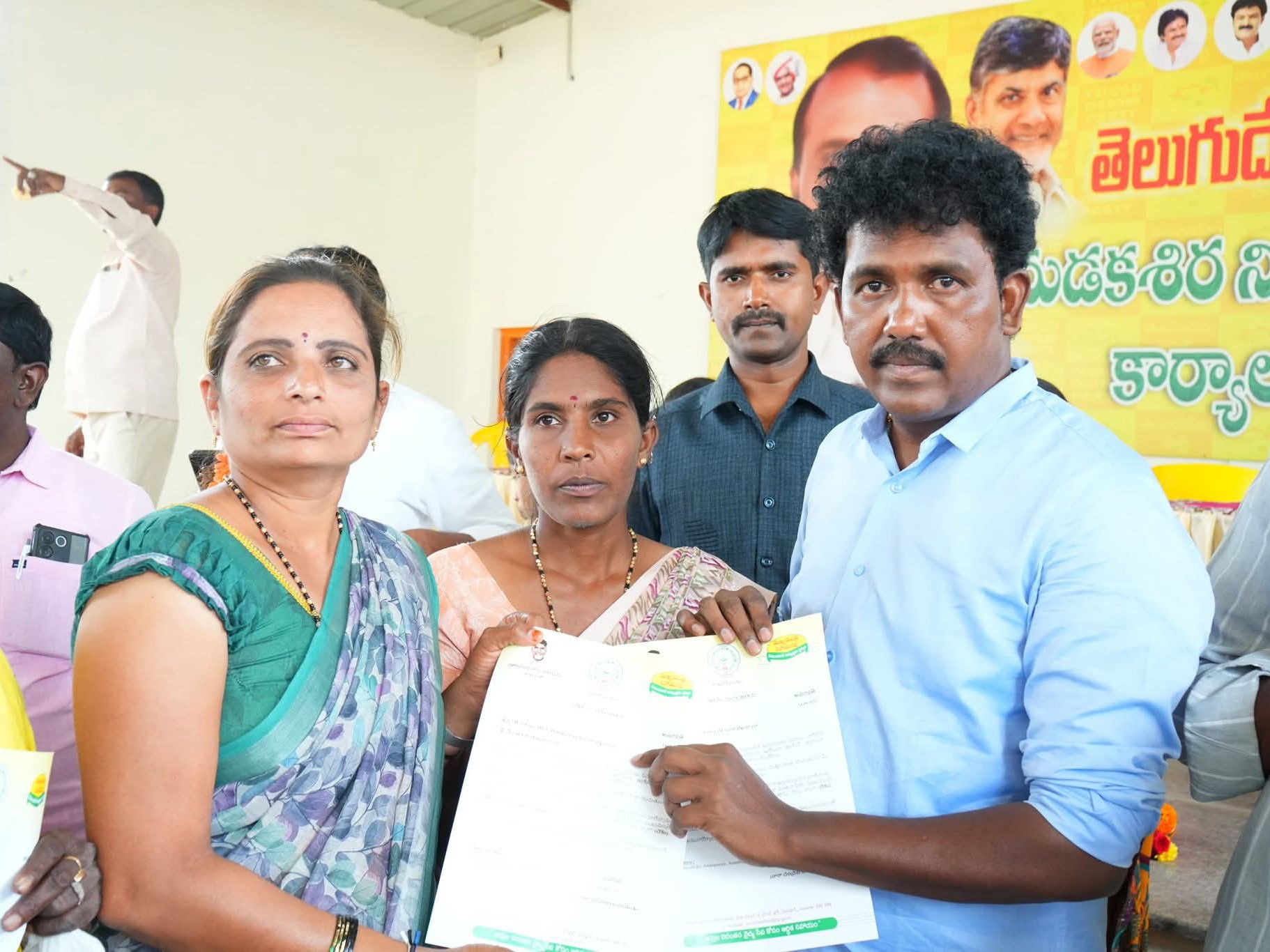 CMRF చెక్కుల పంపిణీ