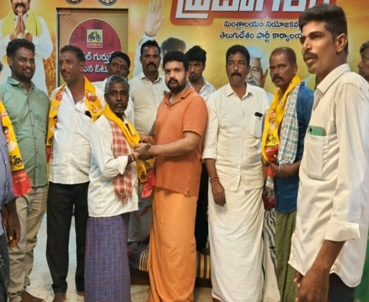 వైసీపీ నేతలు టీడీపీలో చేరిక