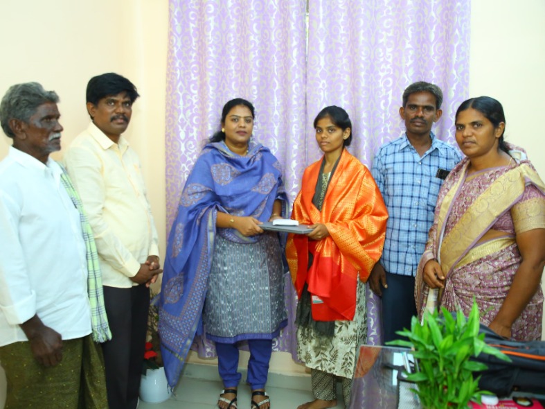 విద్యలో ప్రోత్సాహం ఆదర్శంగా నిలిచిన : ఎమ్మెల్యే