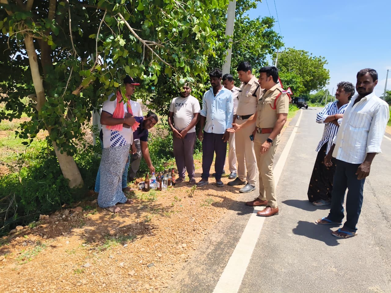 ‘బహిరంగ ప్రదేశాల్లో మద్యం సేవిస్తే కఠిన చర్యలు తప్పవు’