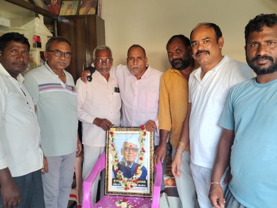తుంగతుర్తిలో కొండా లక్ష్మణ్ బాపూజీ వర్ధంతి కార్యక్రమం