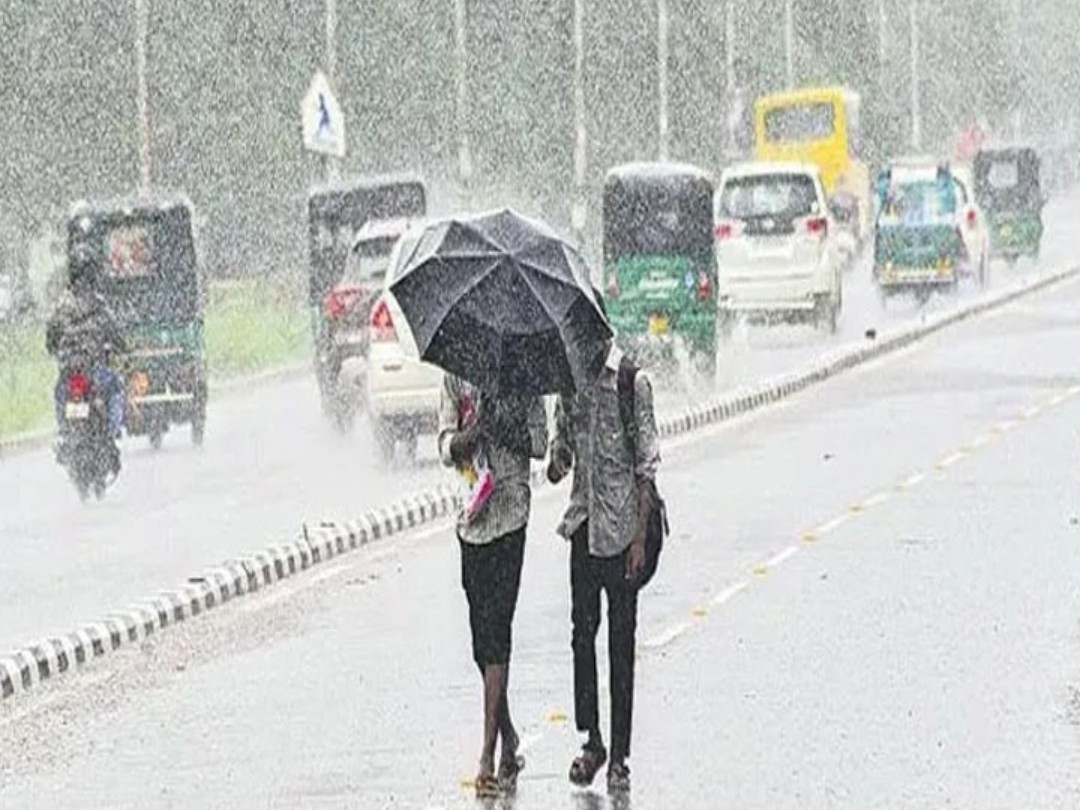 నగరంలోని పలు ప్రాంతాల్లో జోరు వాన.. రోడ్లు జలమయం