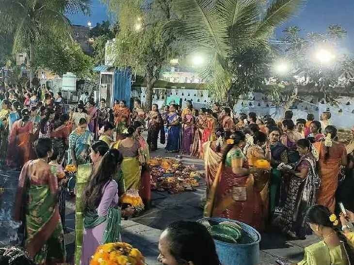 జమ్మికుంటలో ఘనంగా బతుకమ్మ వేడుకలు