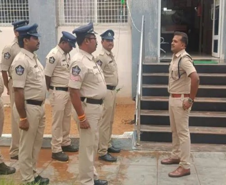 జిల్లా ఎస్పీ ఆకస్మిక తనిఖీలు