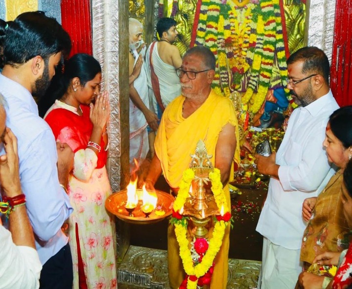 భద్రకాళి అమ్మవారిని సన్నిధిలో ఎంపీ, ఎమ్మెల్యే