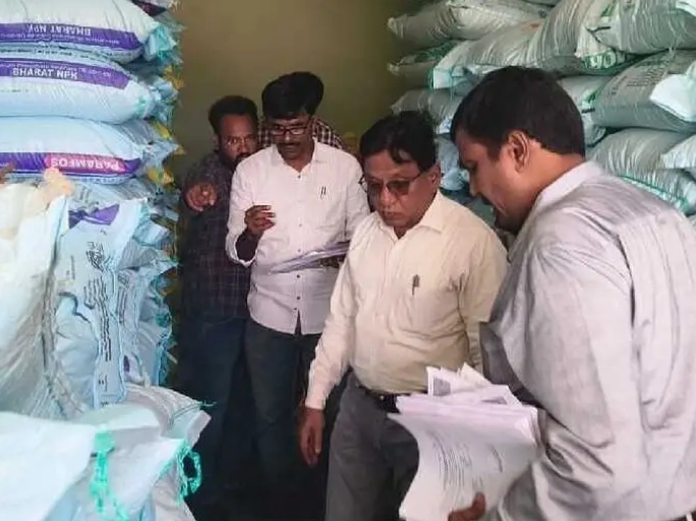 జిల్లాలో రైతులకు అందుబాటులో యూరియా