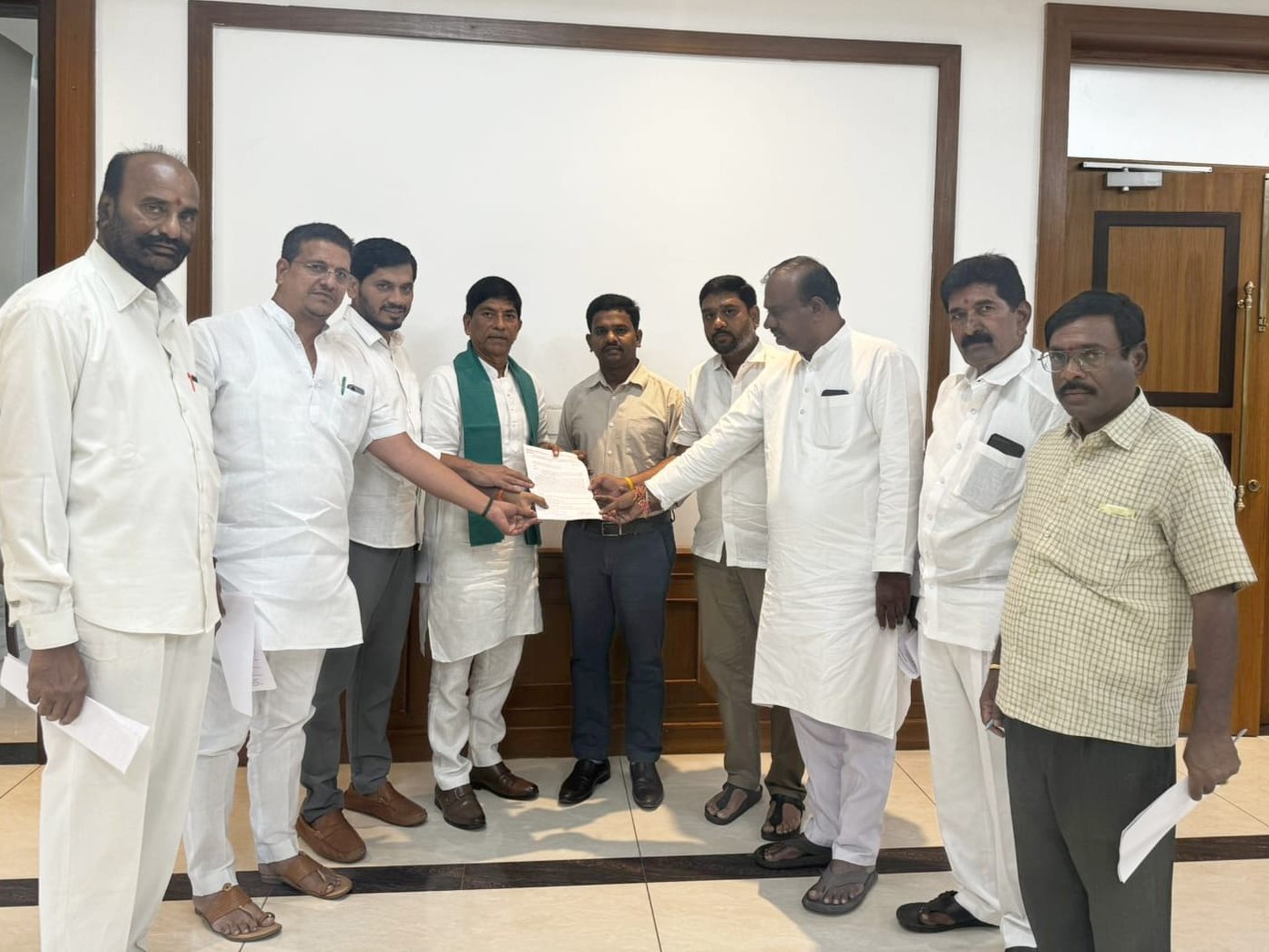 ‘జిల్లాకు యూరియా కేటాయింపులు అధికంగా జరపాలి’
