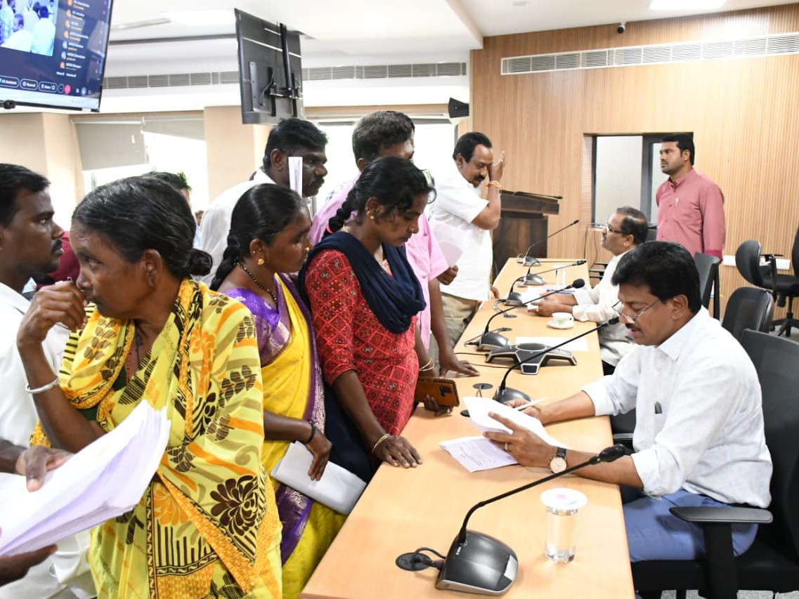 ఫిర్యాదుల పరిష్కారంలో జాప్యం తగదు: అదనపు కలెక్టర్