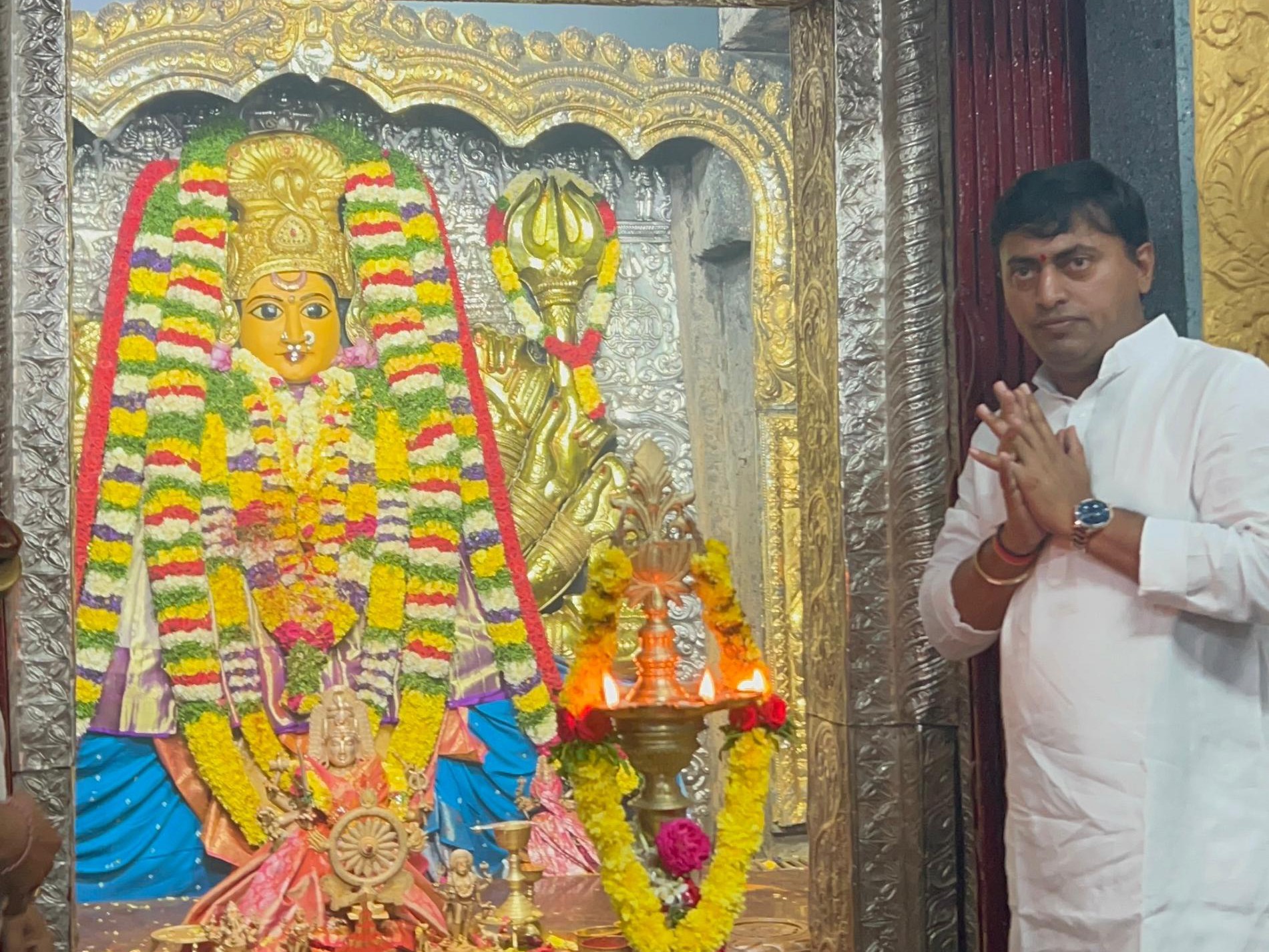 భద్రకాళి ఆలయంలో రాకేష్ రెడ్డి పూజలు