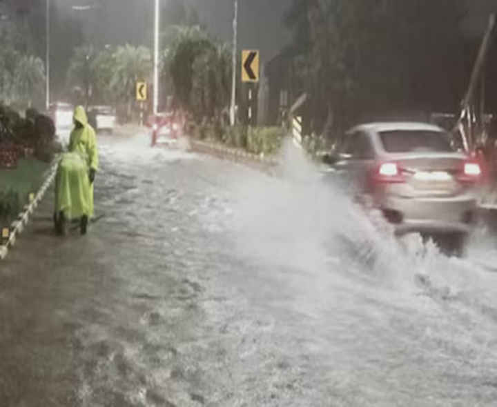 ALERT: దంచికొడుతున్న వర్షం