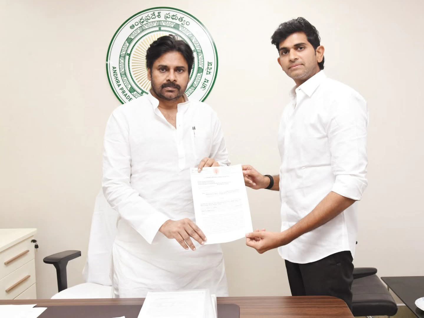 ఉప ముఖ్యమంత్రికి తాడిపత్రి ఎమ్మెల్యే వినతి