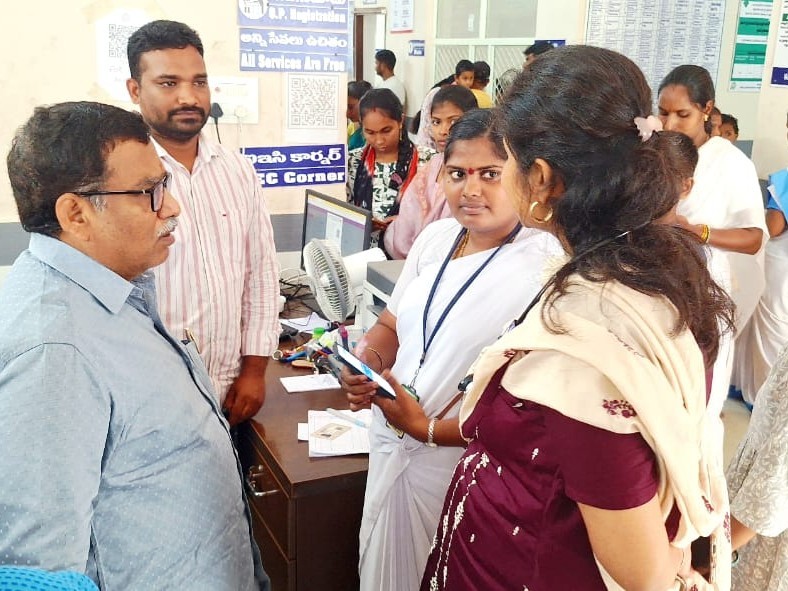 జిల్లాలో పర్యటించిన వైద్య ఆరోగ్యశాఖాధికారి