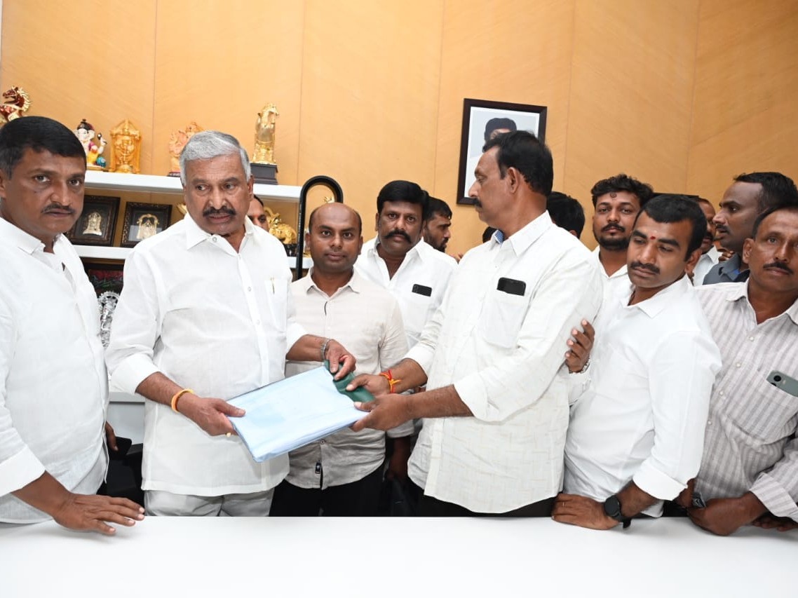 గ్రామ కమిటీలు సమర్థవంతంగా పనిచేయాలి:పెద్దిరెడ్డి