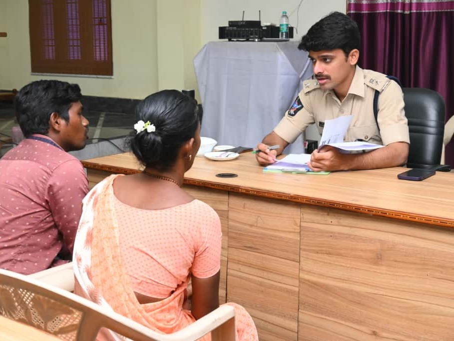 శ్రీకాకుళం ఎస్పీ గ్రీవెన్స్‌కు 63 అర్జీలు
