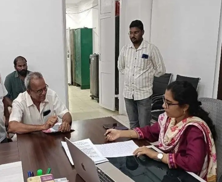 రైల్వే ఓవర్ బ్రిడ్జికి మరమ్మతులు చేయించాలని వినతి