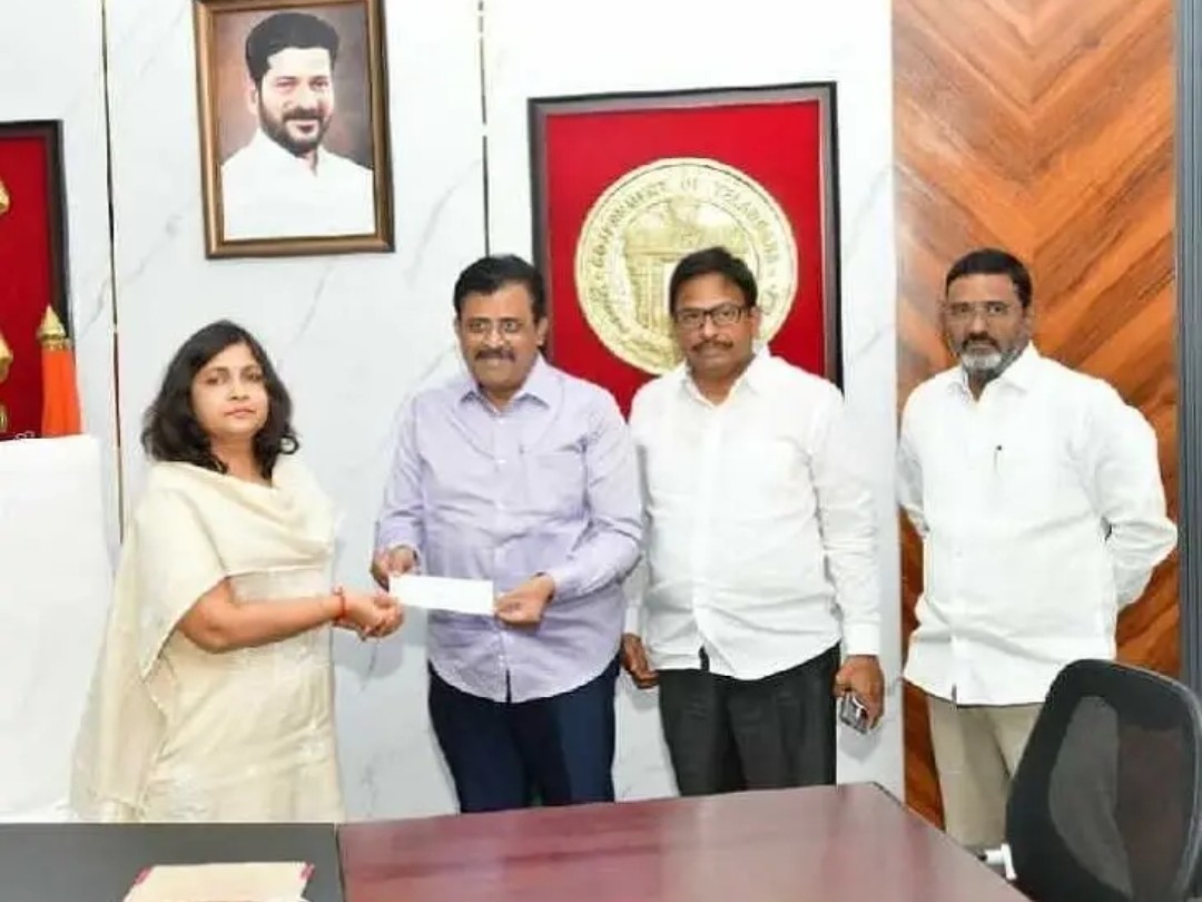 విద్యా నిధికి విరాళం అందజేత