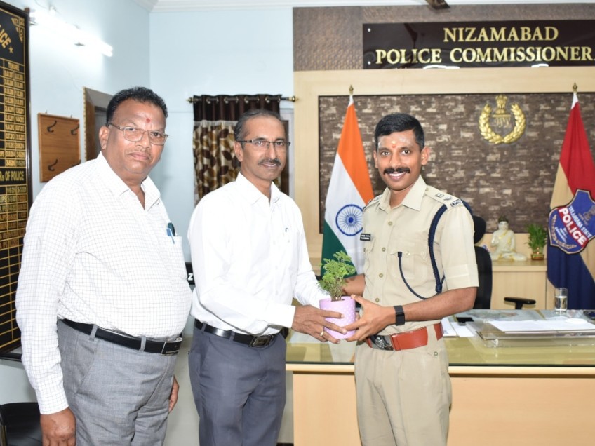 సీపీని కలిసిన ఆర్టీసీ అధికారులు